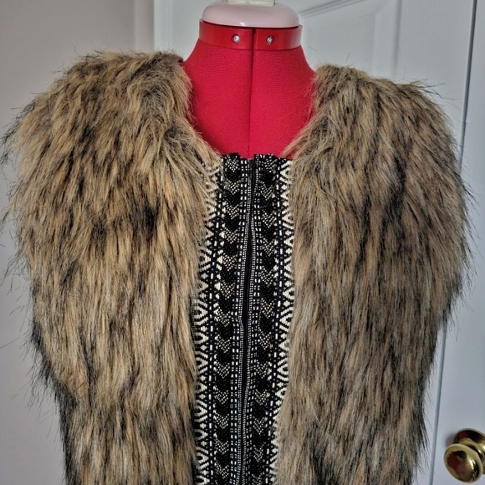 Miss Me Faux Fur Cable Knit Vest - Size L - Picture 9 of 14